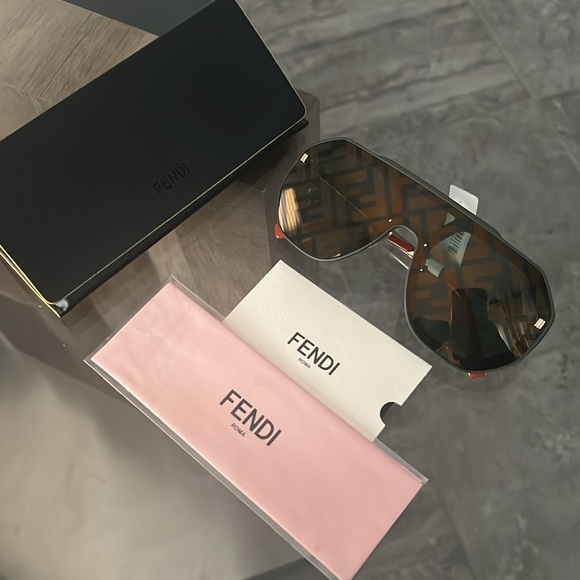 Fendi FF Evolution Mask Sunglasses with Case 142mm, New w/Tag, Full Inclusion - Picture 12 of 14